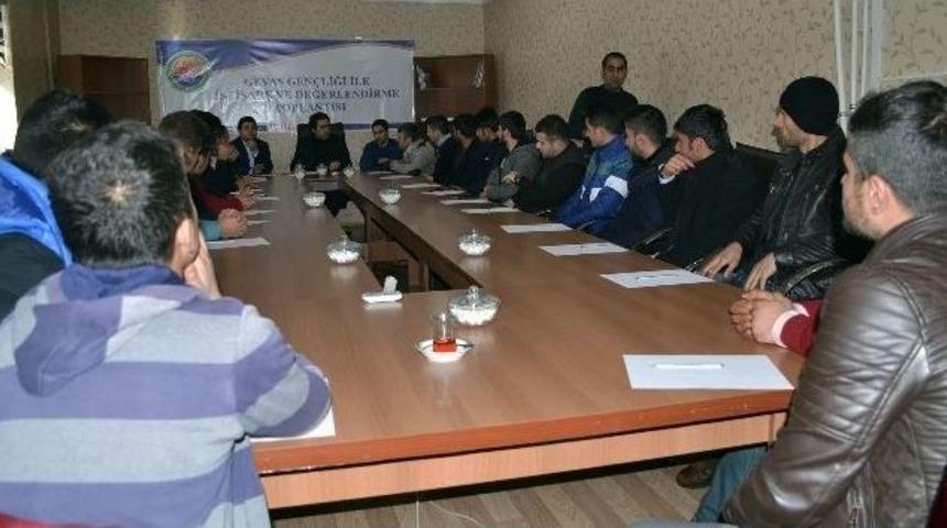 Başkan Hakan Gen&ccedil;lerle İstişare Etti