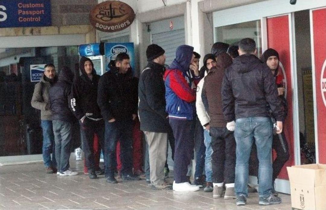 25 Kişilik Teknede 100 Sığınmacı Yakalandı