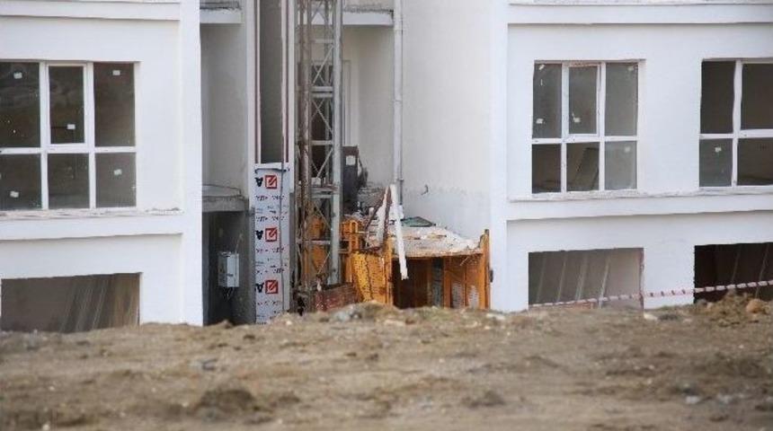 L&uuml;ks İnşaatta Asans&ouml;r Faciası: 3 &Ouml;l&uuml;