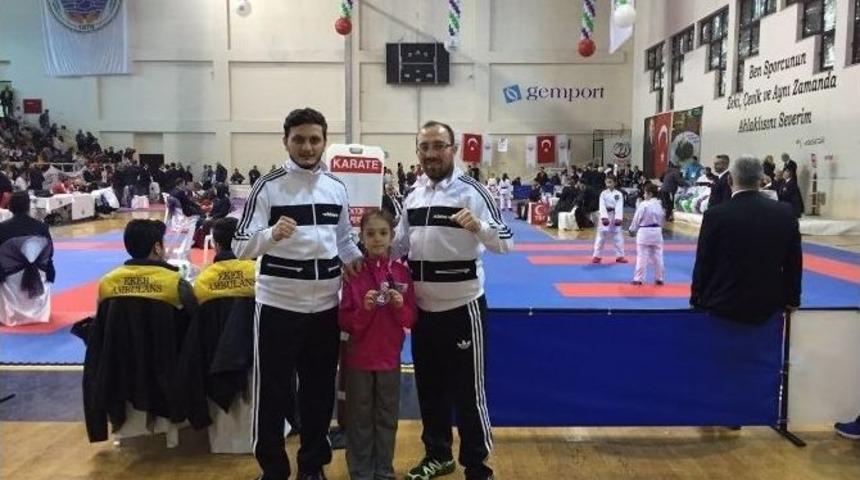 İhlas Koleji &Ouml;ğrencisi Karatede T&uuml;rkiye İkincisi Oldu