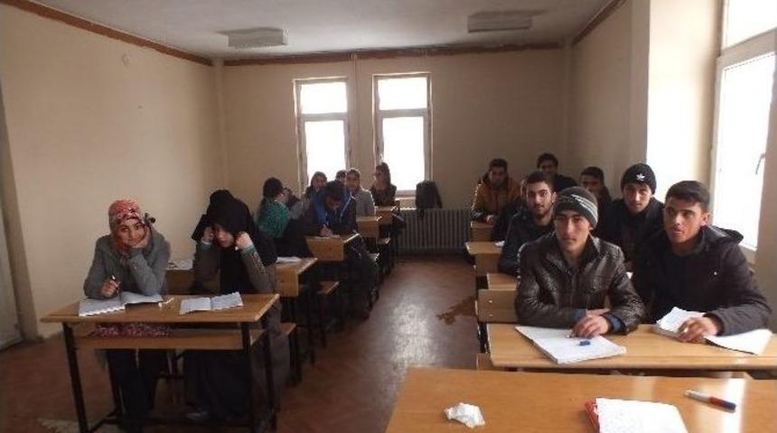 Malazgirtli &Ouml;ğrenciler &Uuml;niversite Sınavlarına Hazırlanıyor