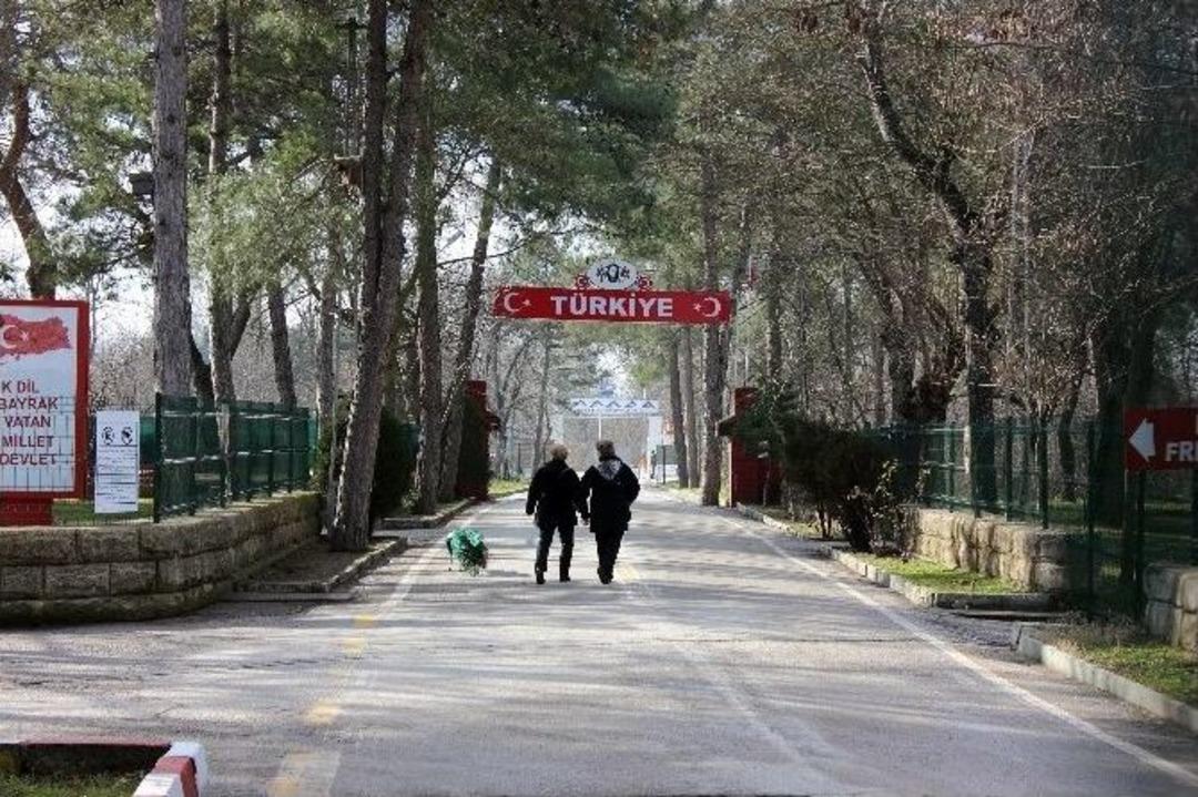 Komşu &Ccedil;ift&ccedil;inin Eylemi, T&uuml;rkiye&rsquo;yi Etkilemedi