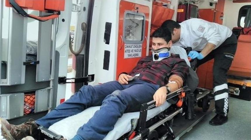 Otomobil Şarampole Yuvarlandı: &Uuml;&ccedil; Yaralı