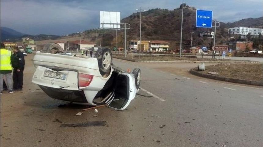 Karab&uuml;k&rsquo;te Trafik Kazası: 11 Yaralı