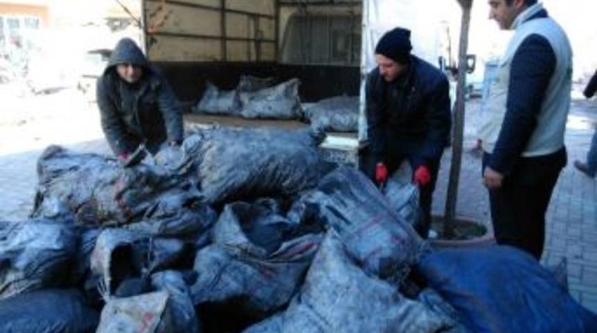 İhh Tut Temsilciliği K&ouml;m&uuml;r Yardımında Bulundu