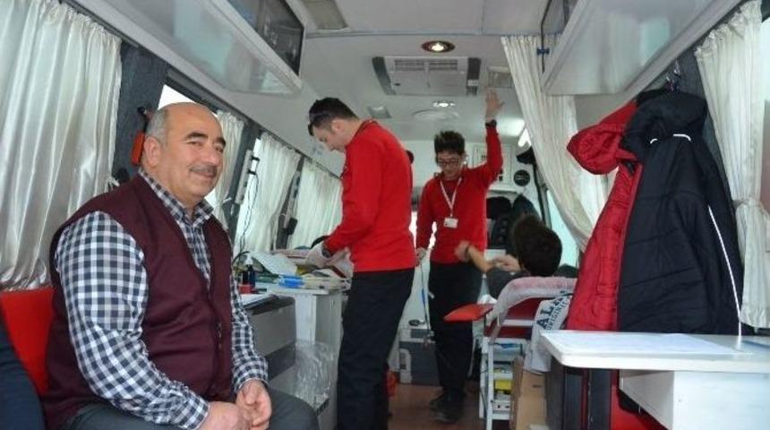 Kızılay Kan Toplamaya Devam Ediyor