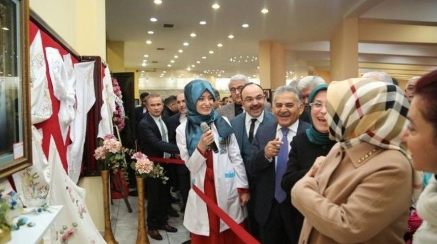 El İşi G&ouml;z Nuru Eserler Takdir Topladı