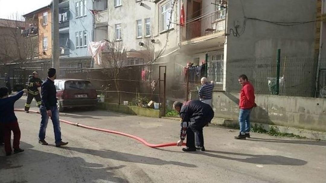 (&ouml;zel Haber) Anne Ve Minik Kızı Yangını G&ouml;zyaşları İ&ccedil;inde İzledi