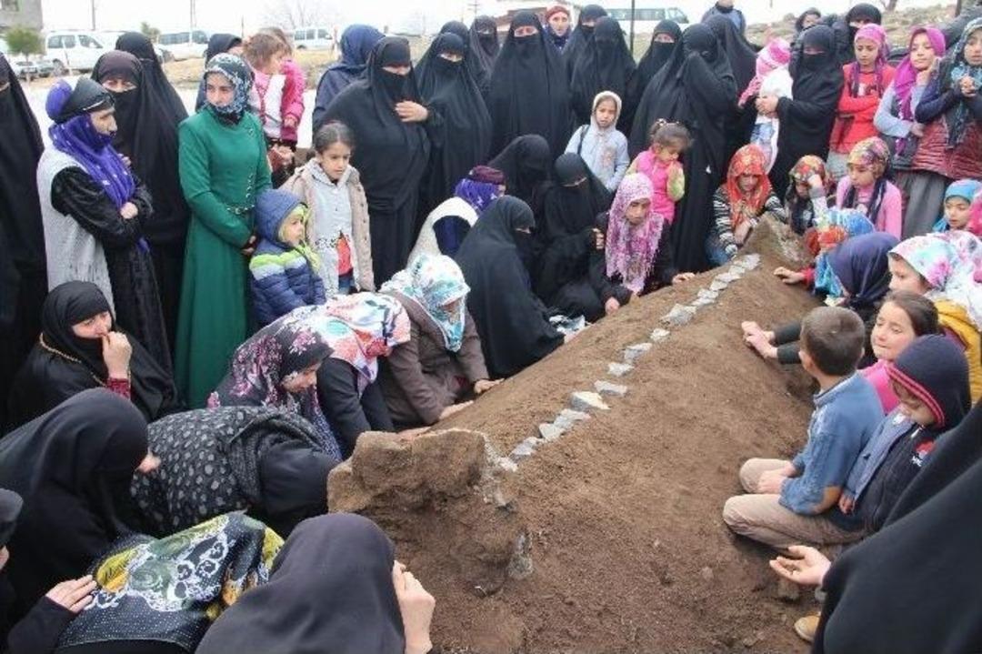 Cafer Gizli Defnedildi