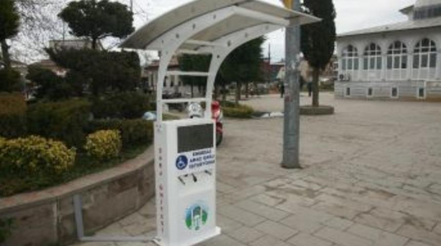 Akyazı&rsquo;ya Engelliler İ&ccedil;in İkinci Şarj &Uuml;nitesi Konuldu