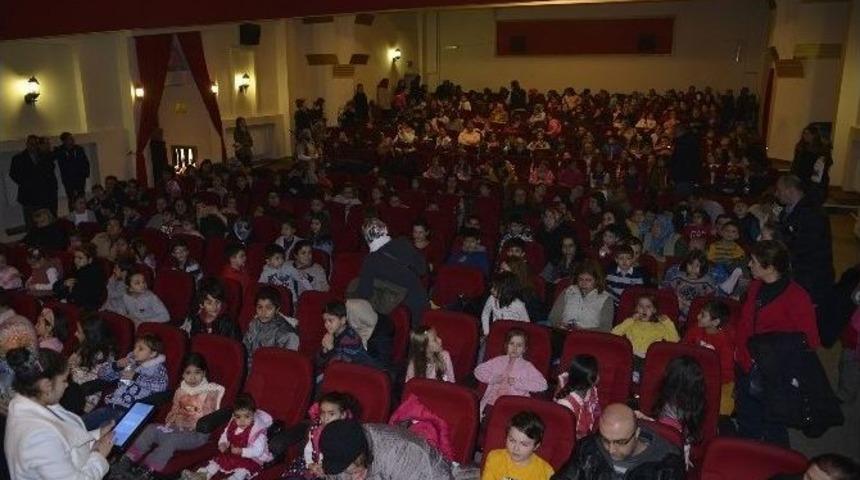 Hansel İle Gratel&rsquo;e &Ccedil;ocuklardan B&uuml;y&uuml;k İlgi