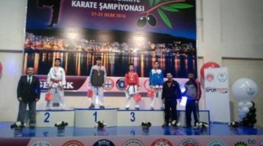 Yalovalı Karateciler T&uuml;rkiye Şampiyonasından Madalyayla D&ouml;nd&uuml;