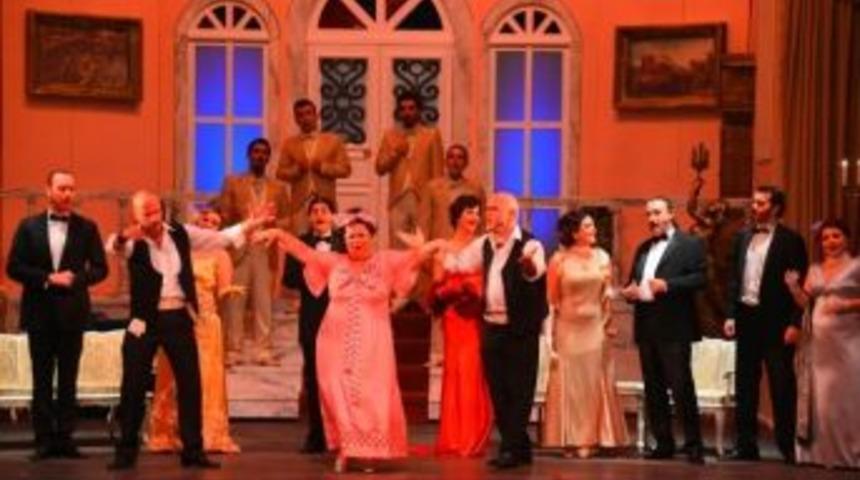 Mdob, &lsquo;l&uuml;k&uuml;s Hayat&rsquo; M&uuml;zikalini Yine Kapalı Gişe Oynuyor