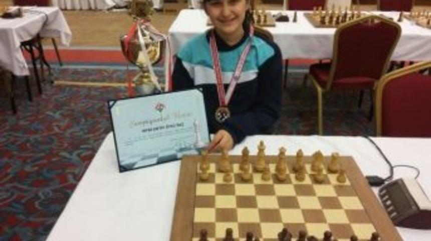 Satrancın Zirvesine Yıldırım Damgası