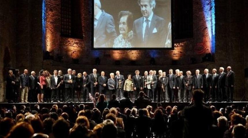 Itri T&uuml;k M&ucirc;sik&icirc;si &Ouml;d&uuml;lleri Sahiplerini Buluyor