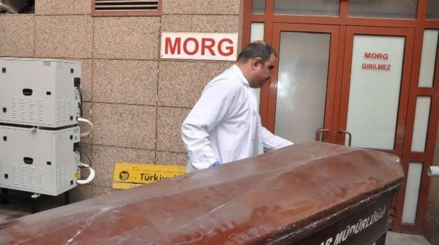 Bebeğini Baltayla &Ouml;ld&uuml;rm&uuml;ş