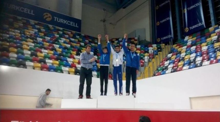 Nil&uuml;fer Belediyespor Atletlerinden B&uuml;y&uuml;k Başarı