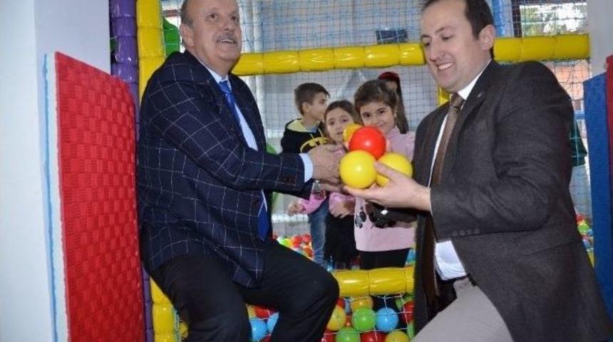 Anneler Ve &Ccedil;ocukları Aynı Anda Eğlenecek