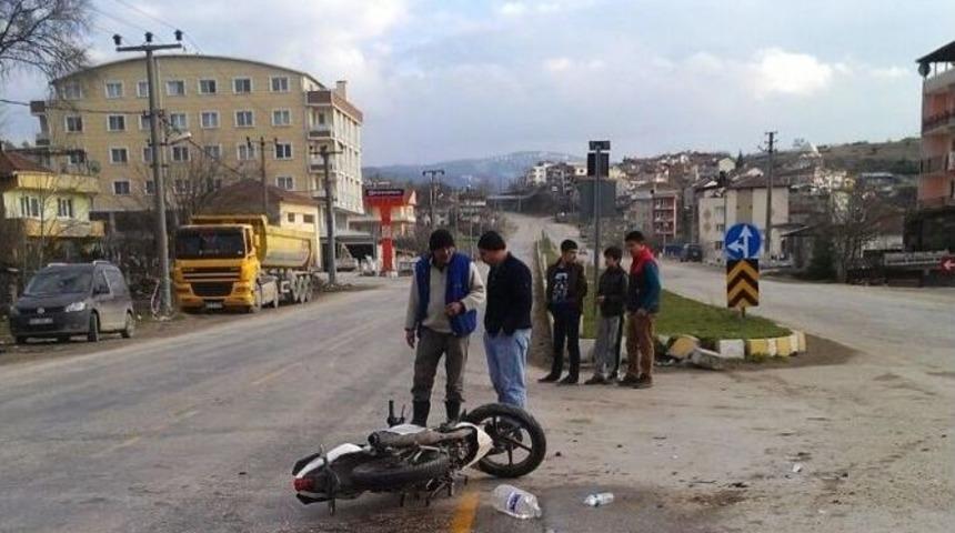 Orhaneli&rsquo;de Trafik Kazası: 2 Yaralı