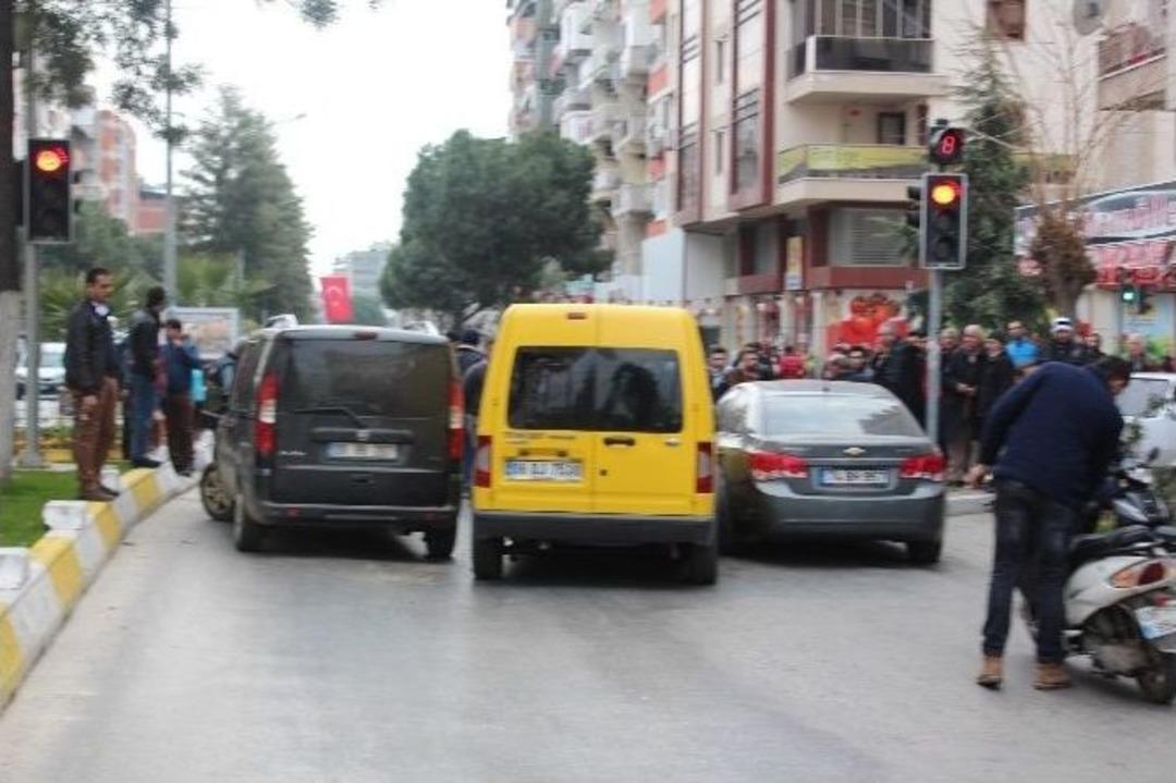 Nazilli&rsquo;de Zincirleme Kaza Caddeyı Trafiğe Kapandı