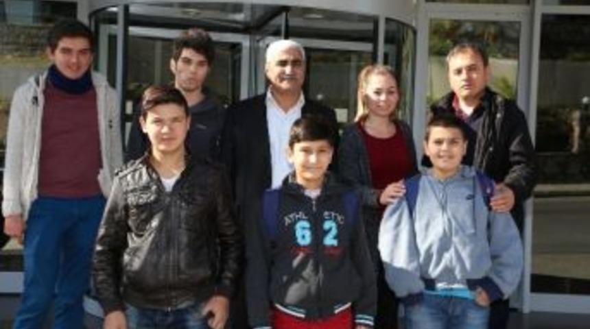 Fethiyeli Başarılı &Ouml;ğrencilere &Ouml;d&uuml;l Başkan Kocadon&rsquo;dan