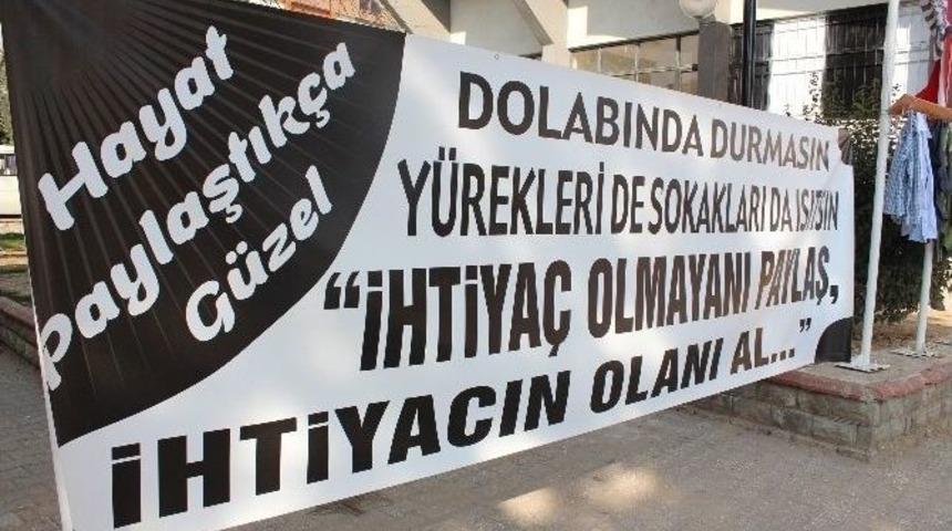 Taraftar Derneğinden Askıda Elbise Kampanyası