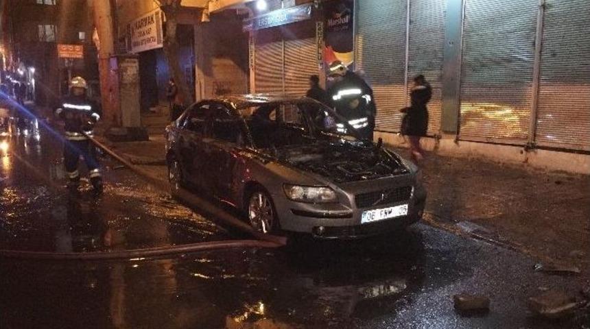 Yol Kapatan Ter&ouml;ristler Ara&ccedil; Yaktı