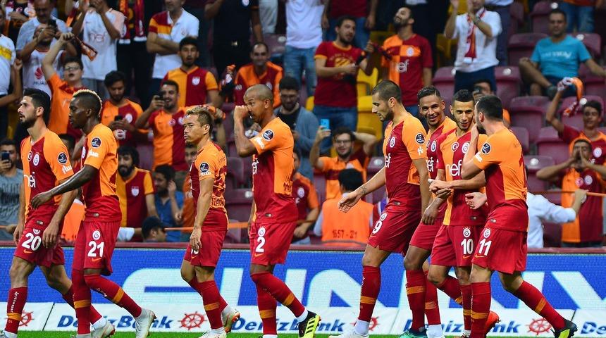 Galatasaray bazı yıldızlarını Şampiyonlar Ligi kadrosuna dahil edemeyebilir!