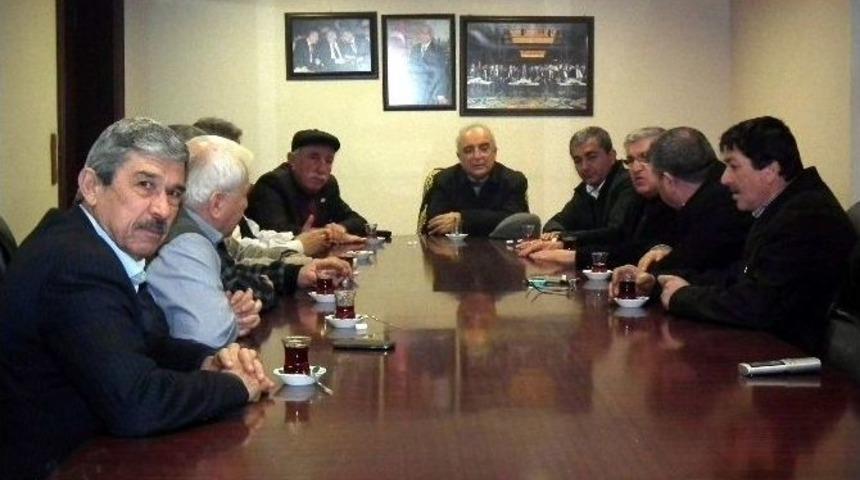 Ahmet Ert&uuml;rk, Efeler Ziraat Odası&rsquo;nı Ziyaret Etti