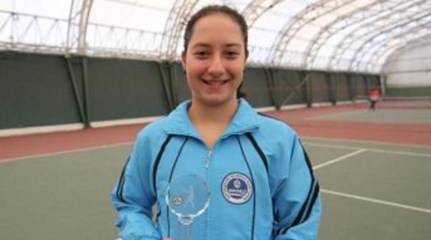 Tenis&rsquo;te İlk Derece İlay Y&ouml;r&uuml;k&rsquo;ten Geldi