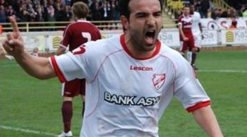 B&uuml;y&uuml;kşehir Belediyespor 3 Oyuncuyu Renklerine Bağladı