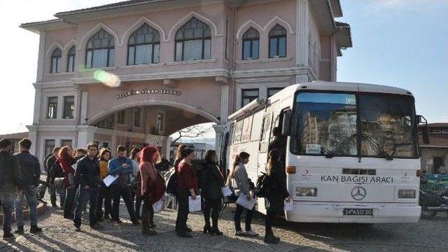 Lösemili Derya İçin Kuyruğa Girdiler