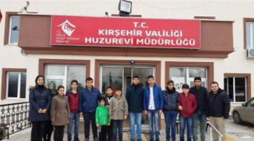 Gen&ccedil;lik Merkezi Kur&rsquo;anı Kerim Kul&uuml;b&uuml; &Uuml;yeleri Huzurevini Ziyaret Etti