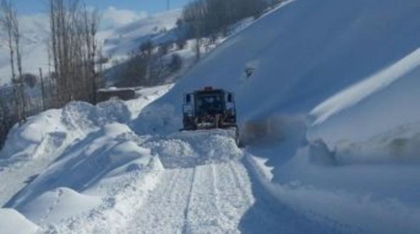 Hakkari&rsquo;de Yol A&ccedil;ma &Ccedil;alışması