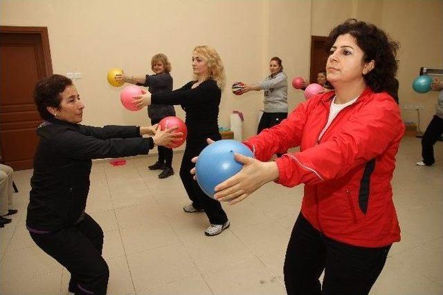 Karşıyaka&rsquo;da 2 Bin 500 Kişiye &Uuml;cretsiz Kurs 3