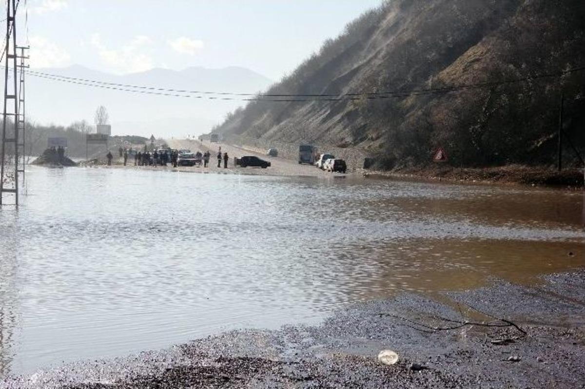 Bartın&rsquo;da Yağmur Taşkına Neden Oldu
