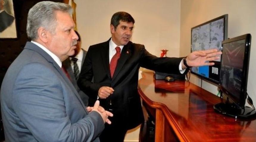 Vali Kahraman&rsquo;dan Akyazı Belediyesine Ziyaret