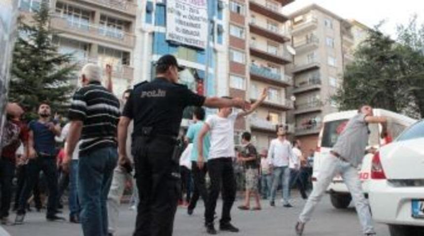 Kırşehir&rsquo;de Hdp Binasının Taşlanması İle İlgili Duruşmada 10 Sanık Hakim Karşısına &Ccedil;ıktı