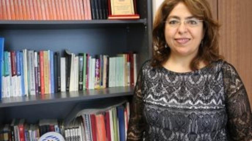 Yrd. Do&ccedil;. Dr. Hatice Yal&ccedil;ın: &ldquo;başarılar Hediye İle &Ouml;d&uuml;llendirilmemeli&rdquo;