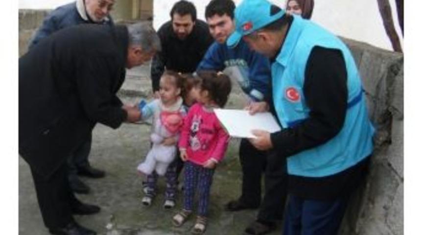 Diyanet Vakfı, 500 T&uuml;rkmen Aileye Alışveriş Yardım Kartı Dağıttı