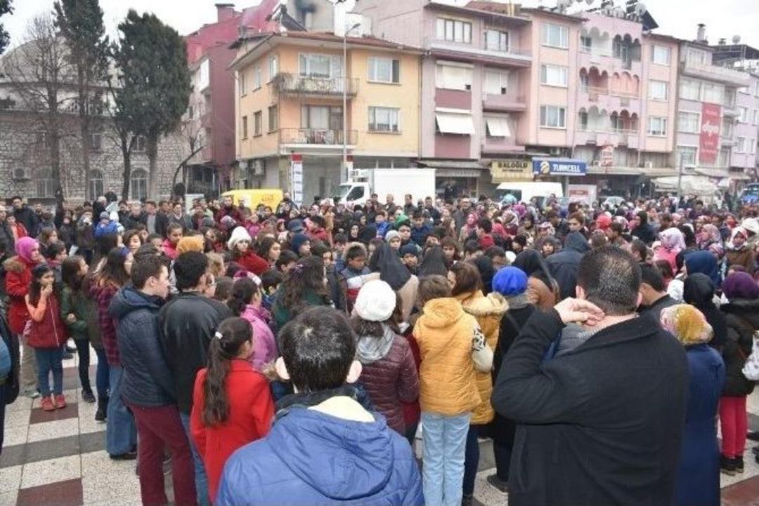 Dursunbey Belediyesi Takdirlik &Ouml;ğrencileri &Ouml;d&uuml;llendirdi