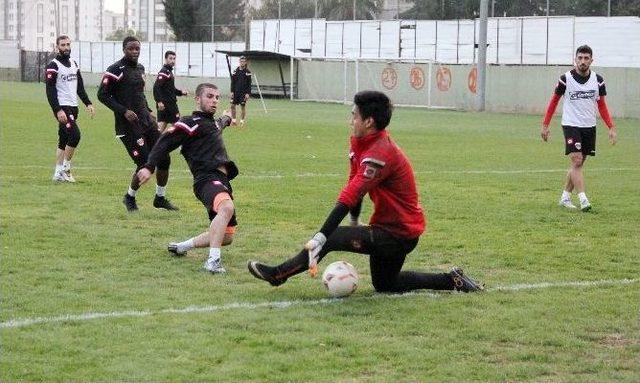 Adanasporlu Oğuzhan Türk İlk İdmanına Çıktı