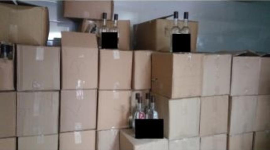 Ara&ccedil; İ&ccedil;inde 76 Bin Liralık Sahte Alkol Ele Ge&ccedil;irildi