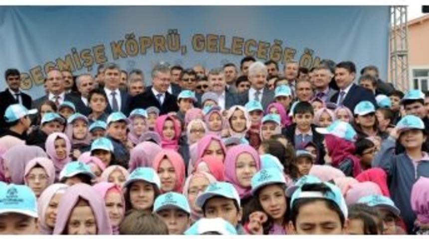 Konya’da On Binlerce Öğrenciye Değerler Anlatılıyor