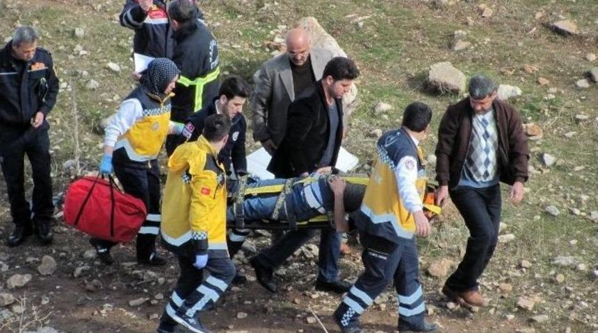 Gaziantep&rsquo;te Yolcu Minib&uuml;s&uuml; Dereye U&ccedil;tu: 5 Yaralı