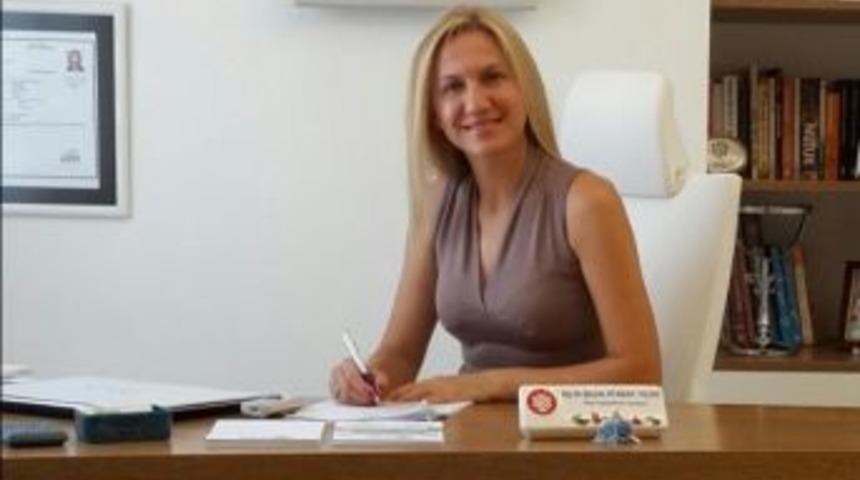 Göz Altı Işık Dolgusu İle Parlayan Bakışlar