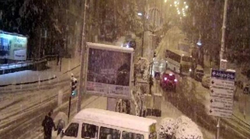 Samsun&rsquo;da Buzlu Yollarda Yaşanan Kazalar Mobese&rsquo;de