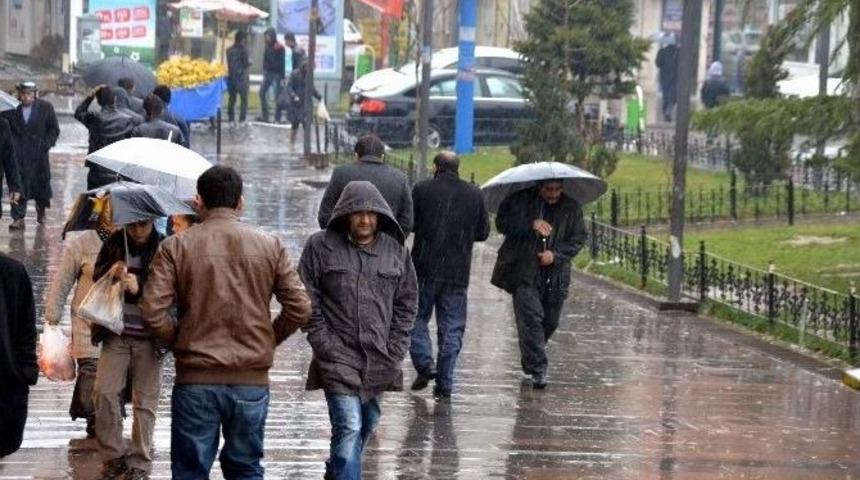 Siirt’te Sağanak Yağış Etkili Oldu