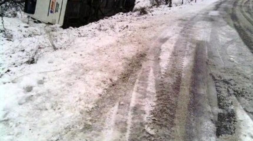 Malatya’da Yolcu Otobüsü Devrildi