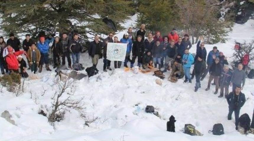 Beyşehir&rsquo;de Doğaseverlerden Kar Y&uuml;r&uuml;y&uuml;ş&uuml; Etkinliği
